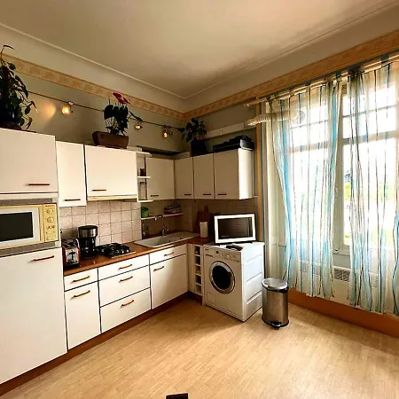 Apartment T2 A Pied De Sur Ancien Chic, Samedi A Samedi *